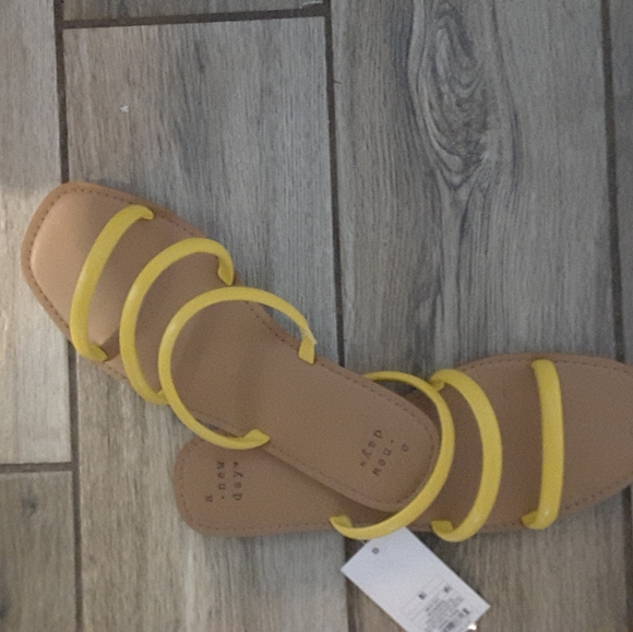 Sandals - Picture 3 of 7